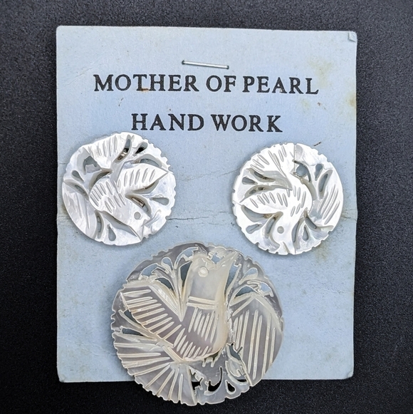 VINTAGE Mother Of Pearl Brooch And Earrings Set - Hand Carved In Bethlehem - Picture 3 of 4